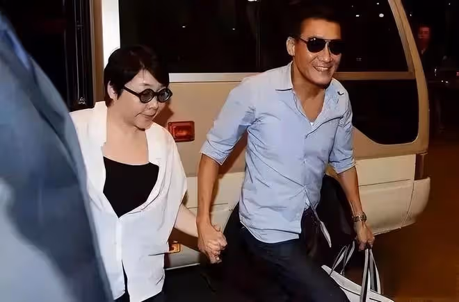 最深情的8位男星,有人呵護不孕的老婆一生,有人終身不娶