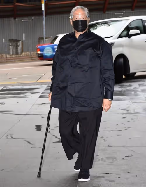 69歲導演心臟病去世,洪金寶鍾楚紅現身靈堂悼念,成龍黎明送花圈