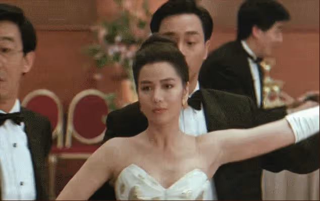 62歲鍾楚紅罕拍電視廣告,黑髮濃密惹人羨,笑容溫柔盡顯女神氣質