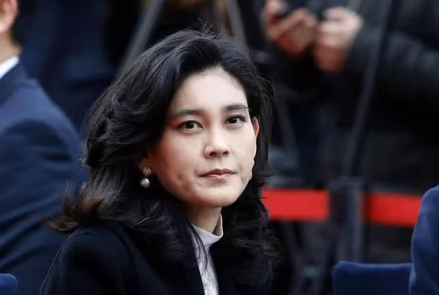 「霸氣側漏」李富真:跟baby一起合影氣場不輸,雖年邁但容貌不老