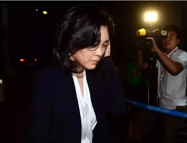 「霸氣側漏」李富真:跟baby一起合影氣場不輸,雖年邁但容貌不老