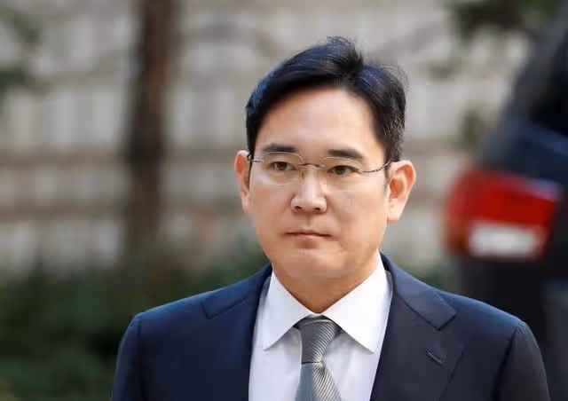 「霸氣側漏」李富真:跟baby一起合影氣場不輸,雖年邁但容貌不老
