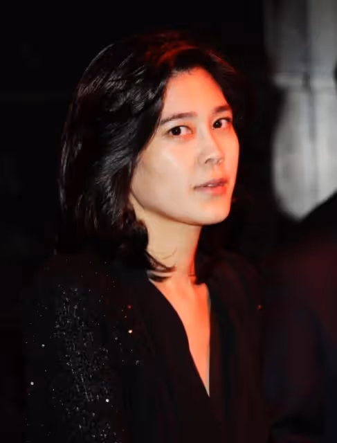 「霸氣側漏」李富真:跟baby一起合影氣場不輸,雖年邁但容貌不老