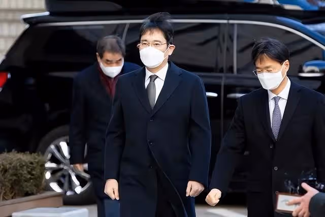 「霸氣側漏」李富真:跟baby一起合影氣場不輸,雖年邁但容貌不老