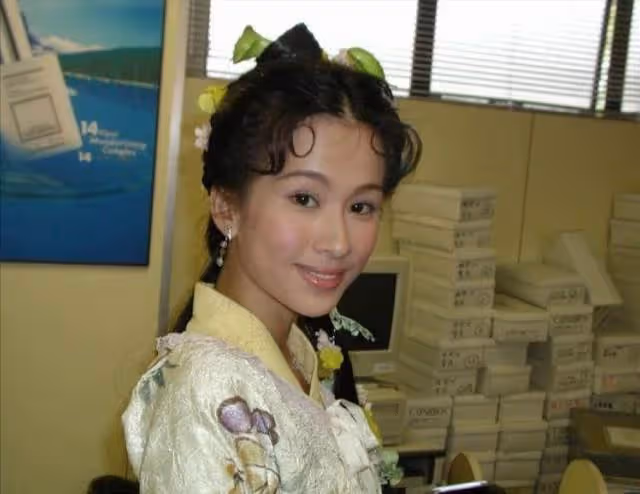 「亞視公主」文頌嫻:出道27年不紅,36歲嫁圈外人大齡生女,淡出圈內再度回歸:心態依舊年輕