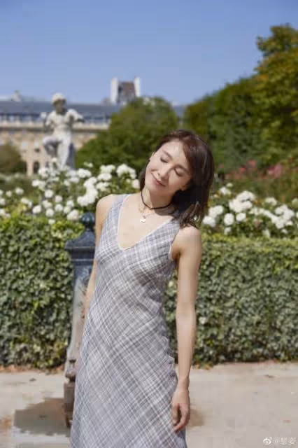 50歲黎姿曬巴黎度假美照,高海寧驚呼:怎麼可以美成這樣子?