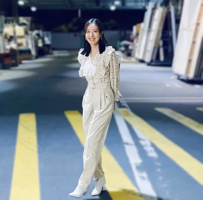 50歲黎姿曬巴黎度假美照,高海寧驚呼:怎麼可以美成這樣子?