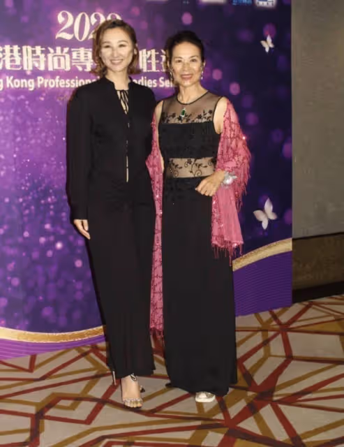 50歲黎姿曬巴黎度假美照,高海寧驚呼:怎麼可以美成這樣子?