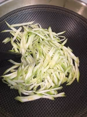簡單營養的絲瓜雞蛋麵條