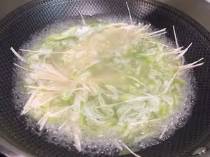 簡單營養的絲瓜雞蛋麵條