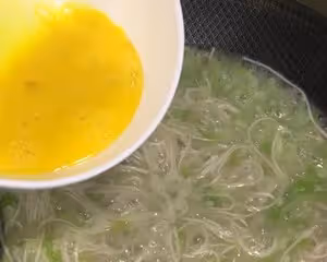 簡單營養的絲瓜雞蛋麵條