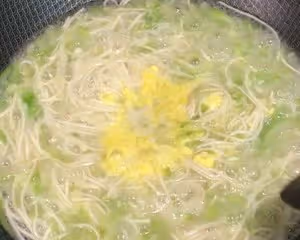 簡單營養的絲瓜雞蛋麵條