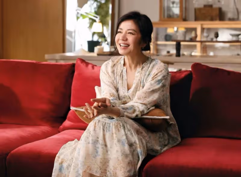 62歲女神鐘楚紅復出拍廣告!笑容甜美酒窩搶鏡,被指撞臉陳妍希