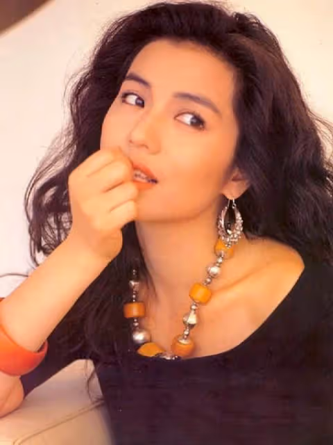 62歲女神鐘楚紅復出拍廣告!笑容甜美酒窩搶鏡,被指撞臉陳妍希