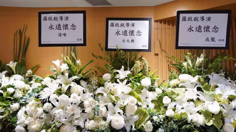 《歲月神偷》導演羅啟銳追思會舉行　洪金寶、鍾楚紅等現身哀悼
