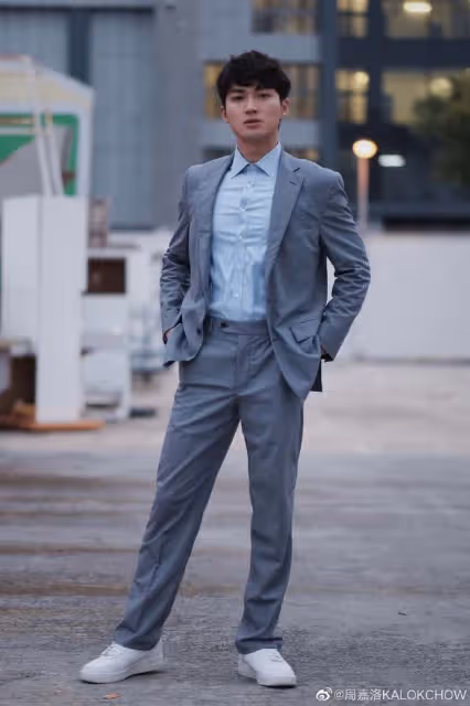 失望!TVB小生新劇角色被指刻意模仿周星馳,全裸露股演出成亮點