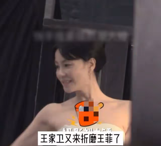 52歲王菲與王家衛18年後再合作!穿緊身裙身材豐腴,片場滿臉痛苦