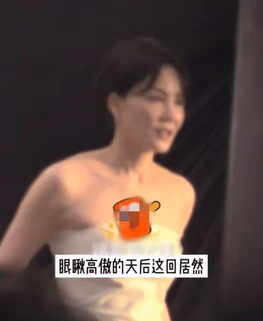 52歲王菲與王家衛18年後再合作!穿緊身裙身材豐腴,片場滿臉痛苦