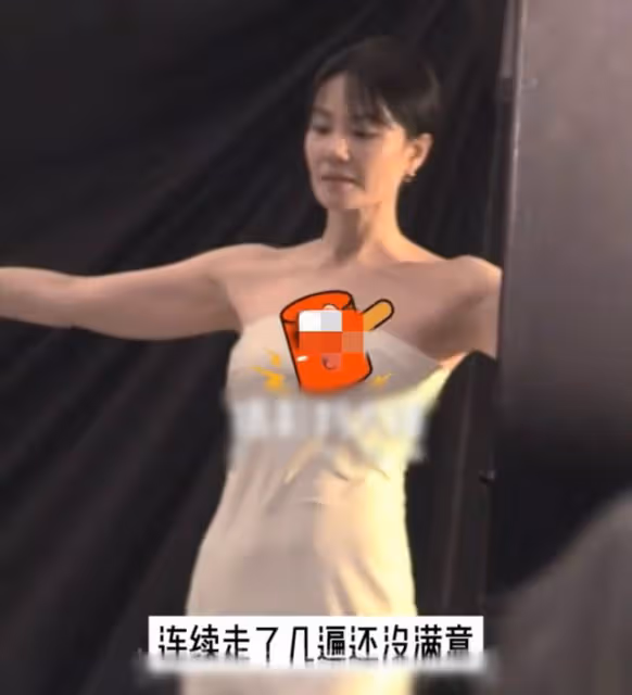52歲王菲與王家衛18年後再合作!穿緊身裙身材豐腴,片場滿臉痛苦