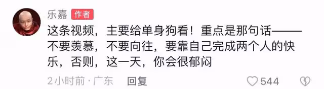 47歲樂嘉曬近況,頂烈日跳繩皮膚黑到發亮,一身腱子肉似十八銅人