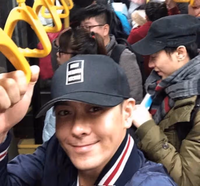 「凍齡」都是騙人!臺下林志穎何炅真實模樣,46歲皮膚蒼老憔悴像阿貝
