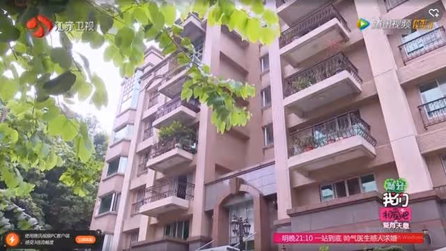 明道曬出自己現實中的家,住在90年代房子裡,家具都是過時款式,網友:最接地氣的明星家