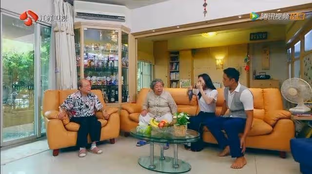 明道曬出自己現實中的家,住在90年代房子裡,家具都是過時款式,網友:最接地氣的明星家