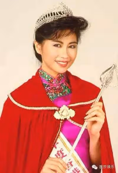 嫁了3次!49歲「帶著孩子」嫁初戀 從港姐冠軍「到六福珠寶創始人」:她的人生越勇敢越幸運!