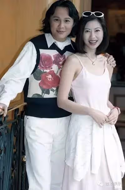 嫁了3次!49歲「帶著孩子」嫁初戀 從港姐冠軍「到六福珠寶創始人」:她的人生越勇敢越幸運!