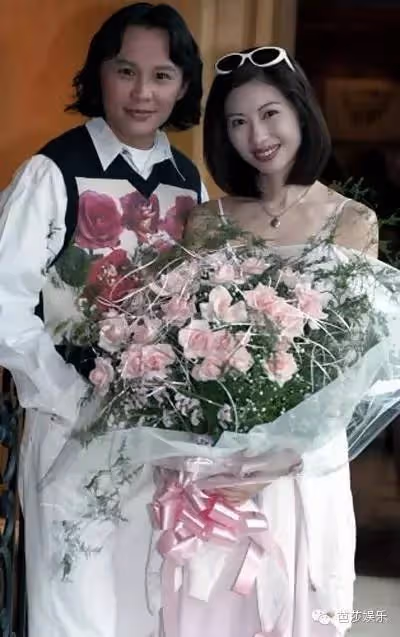 嫁了3次!49歲「帶著孩子」嫁初戀 從港姐冠軍「到六福珠寶創始人」:她的人生越勇敢越幸運!