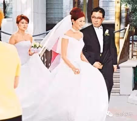 嫁了3次!49歲「帶著孩子」嫁初戀 從港姐冠軍「到六福珠寶創始人」:她的人生越勇敢越幸運!