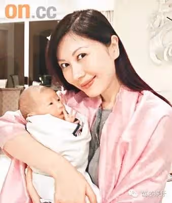 嫁了3次!49歲「帶著孩子」嫁初戀 從港姐冠軍「到六福珠寶創始人」:她的人生越勇敢越幸運!