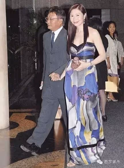 嫁了3次!49歲「帶著孩子」嫁初戀 從港姐冠軍「到六福珠寶創始人」:她的人生越勇敢越幸運!