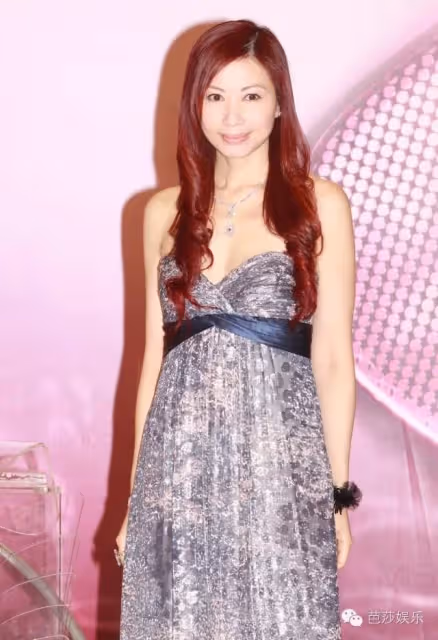 嫁了3次!49歲「帶著孩子」嫁初戀 從港姐冠軍「到六福珠寶創始人」:她的人生越勇敢越幸運!