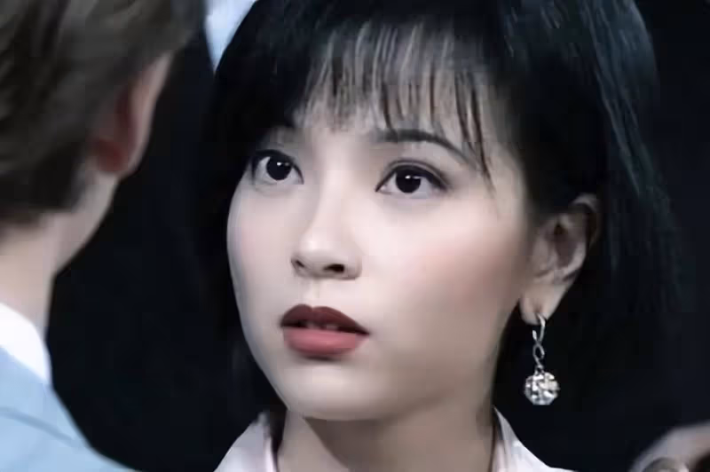 被稱最美郭芙!巔峰隱退「29歲嫁100億富豪」2入豪門遭拋棄 現整容成「網紅臉」令人唏噓
