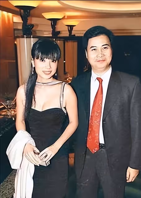 被稱最美郭芙!巔峰隱退「29歲嫁100億富豪」2入豪門遭拋棄 現整容成「網紅臉」令人唏噓
