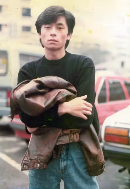 唱紅《一場遊戲一場夢》!59歲男星「嗓子突然失聲」事業受挫 網傳「疑被謝霆鋒衝康」真相讓粉絲傻眼