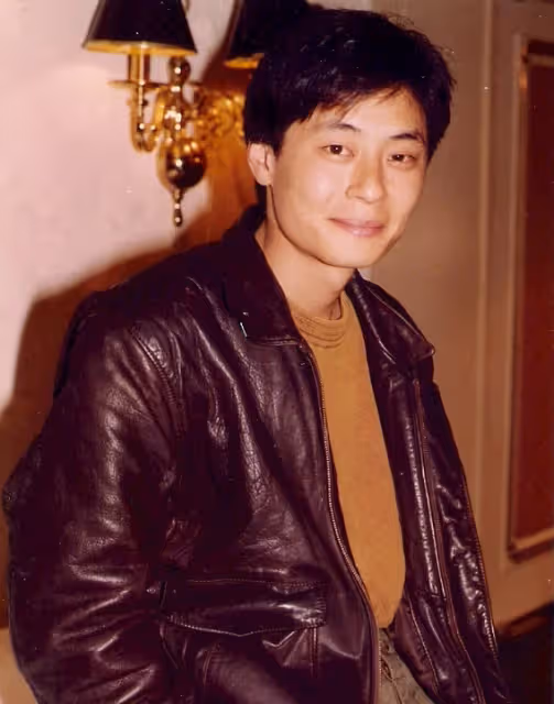唱紅《一場遊戲一場夢》!59歲男星「嗓子突然失聲」事業受挫 網傳「疑被謝霆鋒衝康」真相讓粉絲傻眼