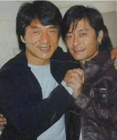 唱紅《一場遊戲一場夢》!59歲男星「嗓子突然失聲」事業受挫 網傳「疑被謝霆鋒衝康」真相讓粉絲傻眼