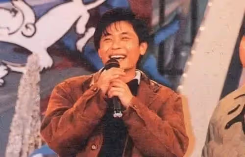 唱紅《一場遊戲一場夢》!59歲男星「嗓子突然失聲」事業受挫 網傳「疑被謝霆鋒衝康」真相讓粉絲傻眼