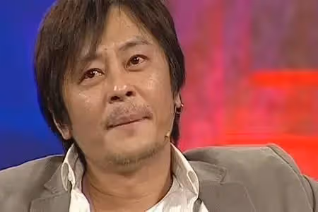 唱紅《一場遊戲一場夢》!59歲男星「嗓子突然失聲」事業受挫 網傳「疑被謝霆鋒衝康」真相讓粉絲傻眼