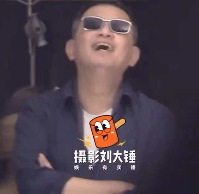 52歲王菲近況曝光！穿抹胸裙秀肩頸線 ...