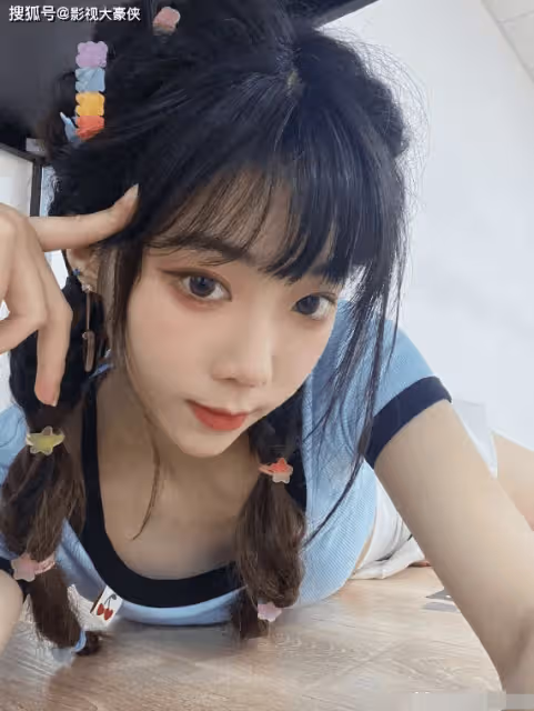 剛出道就涼 朱力維因偷拍隊友洗澡給男友被開除