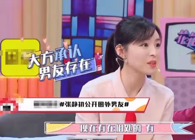 張靜初戴口罩健身:素顏面如桃花似少女