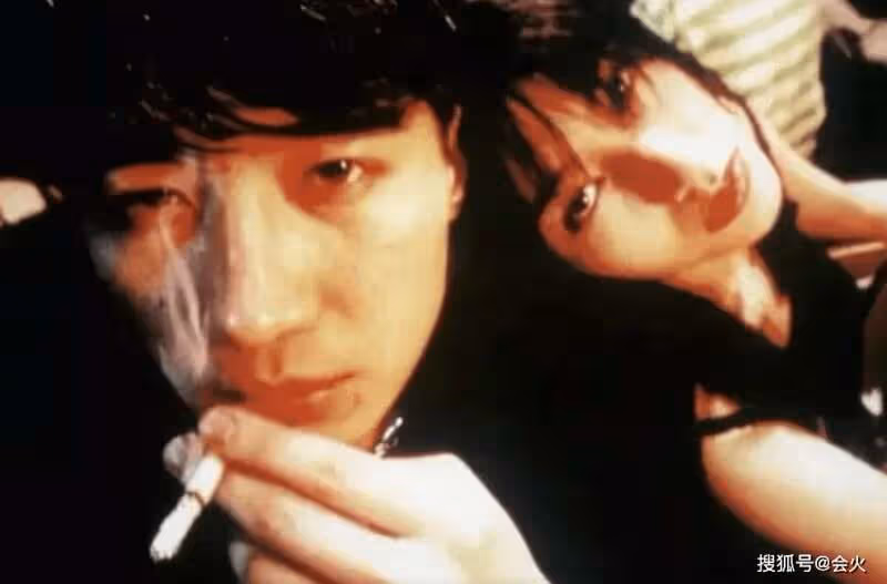 王菲時隔28年再度合作王家衛 穿抹胸裙身材纖細