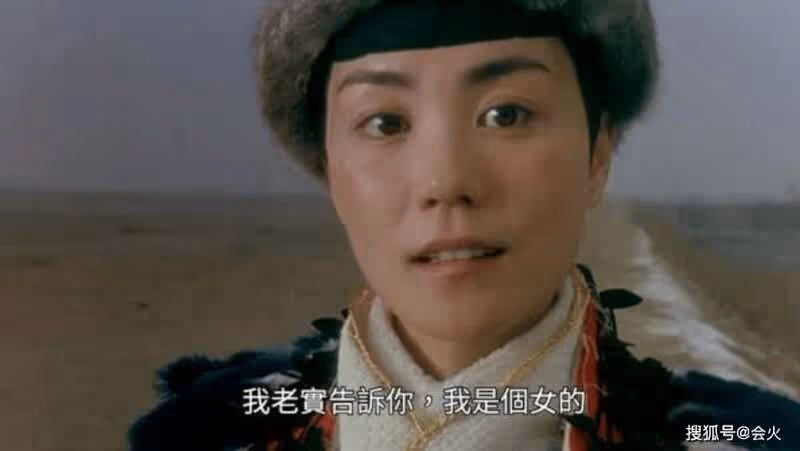 王菲時隔28年再度合作王家衛 穿抹胸裙身材纖細