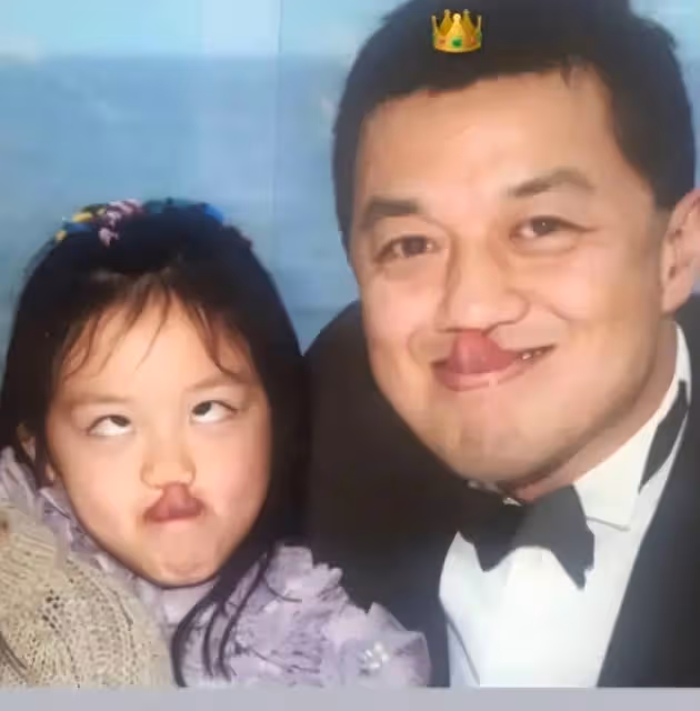 海哈金喜帶女兒散步,孩子五官長得太像姐姐李嫣