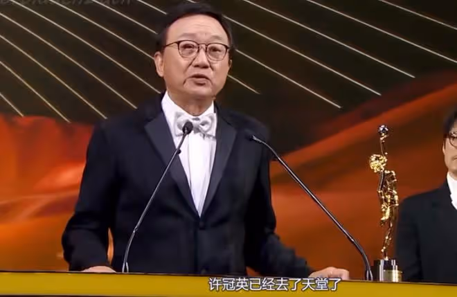 許冠英76歲冥壽，知名導演發文悼念，許冠文上月罕見公開回憶弟弟
