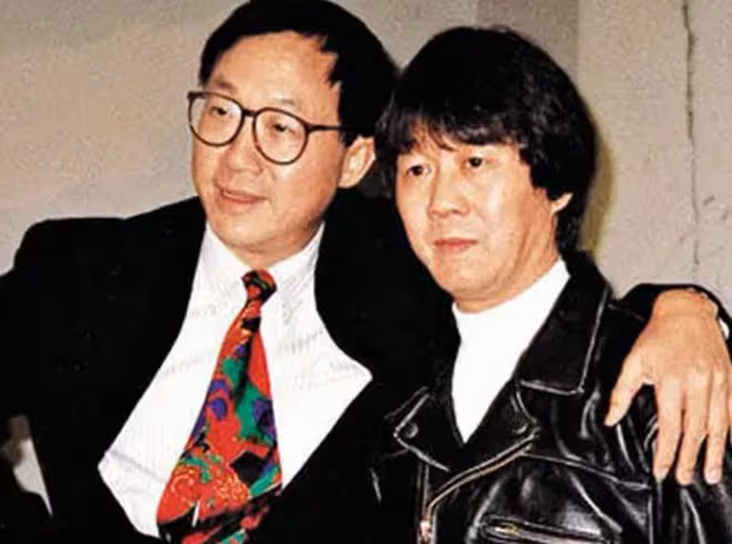 許冠英76歲冥壽,知名導演發文悼念,許冠文上月罕見公開回憶弟弟