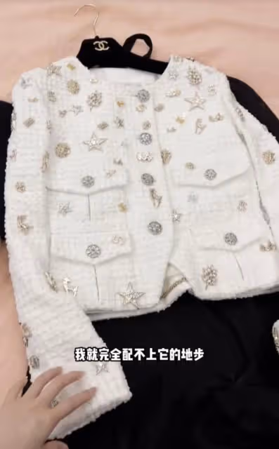 王思聰女友高調秀恩愛!自嘲沒文化戀愛長見識,七夕禮物盡顯奢侈